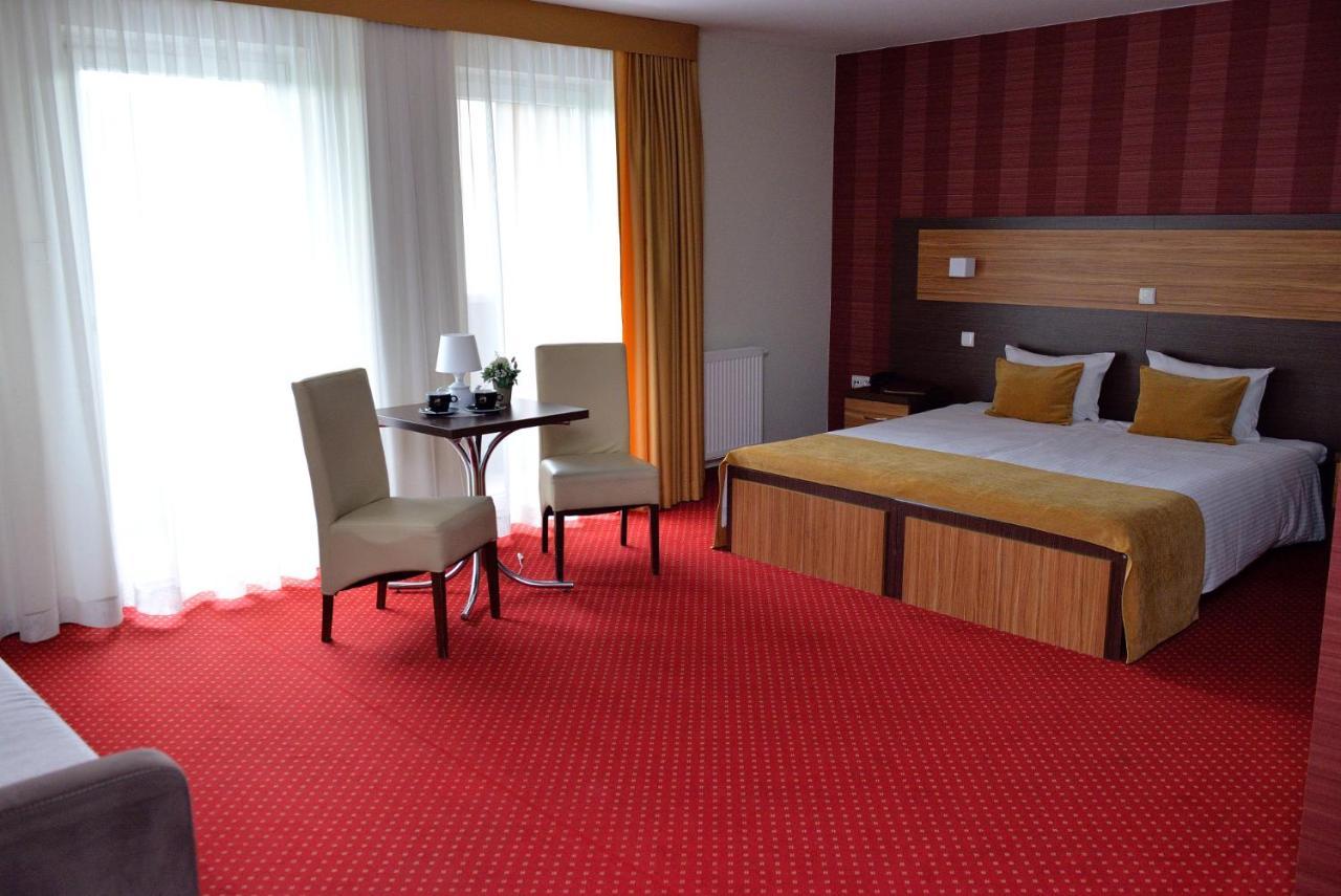 Quest Hotel - Dawniej Hotel Planeta Brzesko Exteriér fotografie