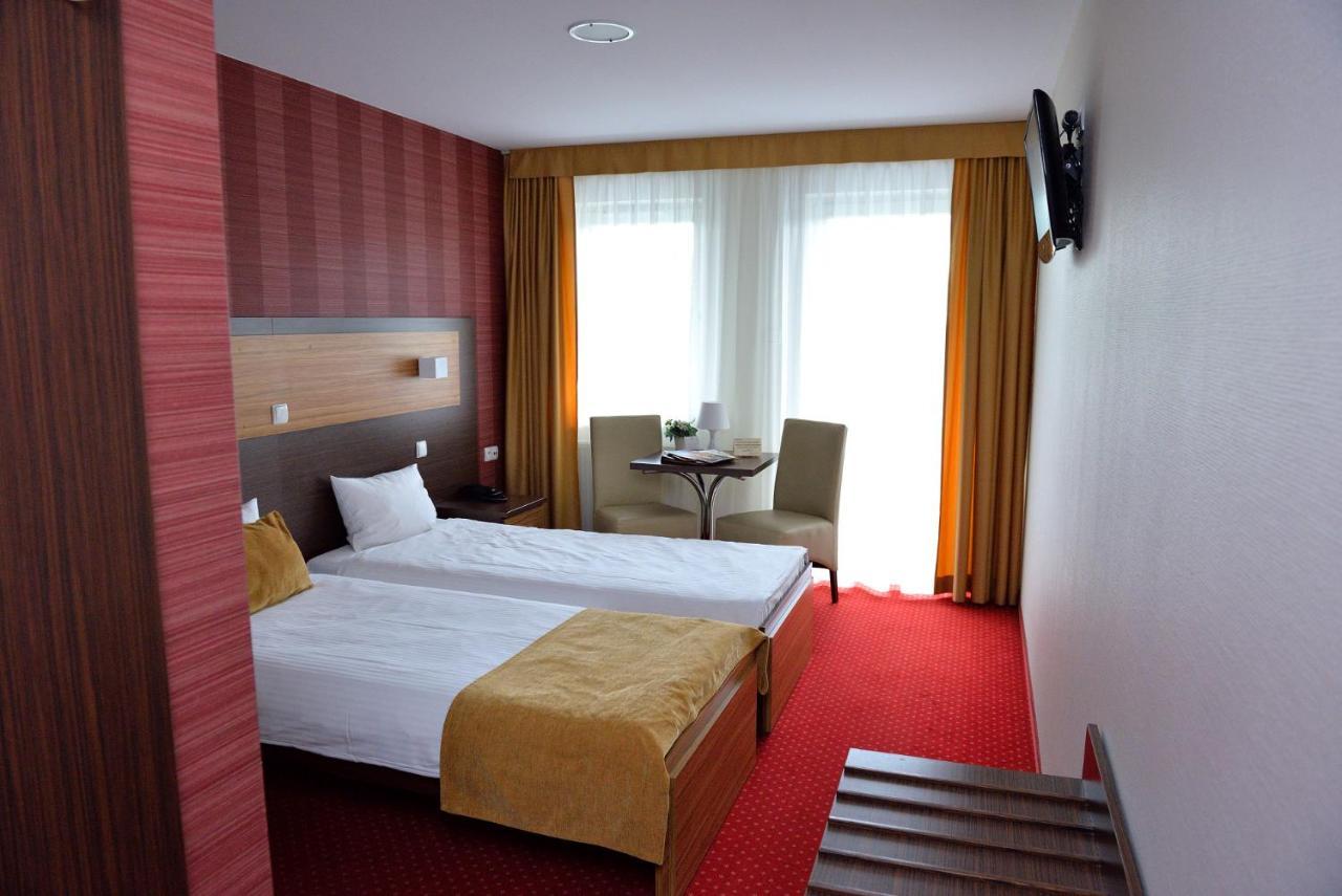 Quest Hotel - Dawniej Hotel Planeta Brzesko Exteriér fotografie